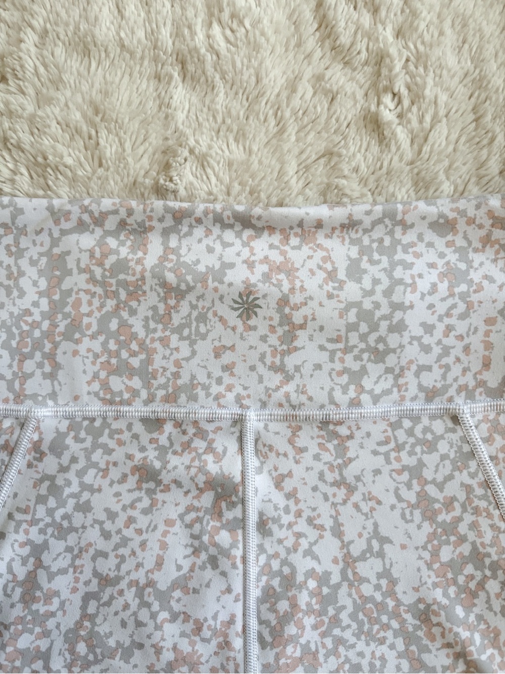 Athleta Salutation Stash 7/8 Leggings Blush Neutral Abstract Print Size Small - Picture 5 of 5